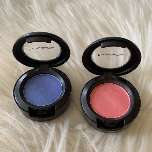 MAC 2ps Eyeshadow in “Haunting” and “Perky” - Picture 1 of 3